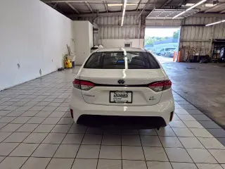 Toyota Corolla Hybrid 2025 LE 4dr Sedán