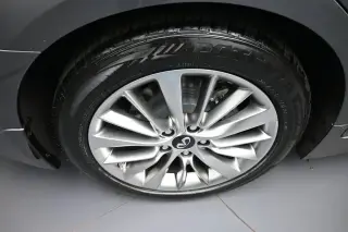 INFINITI Q50 2023 AWD Luxe 4dr Sedán
