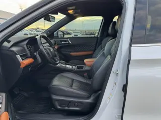 Mitsubishi Outlander 2024 AWD SEL 4dr SUV
