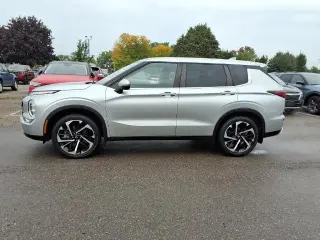 Mitsubishi Outlander 2023 AWD SE 4p SUV