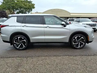 Mitsubishi Outlander 2023 AWD SE 4p SUV