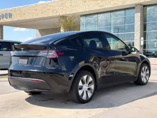 Tesla Model Y 2023 AWD Long Range crossover 4 puertas