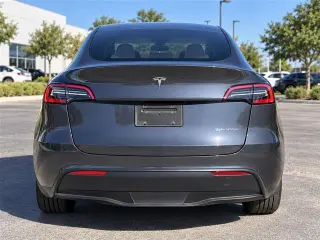 Tesla Model Y 2023 AWD Long Range Crossover de 4 puertas
