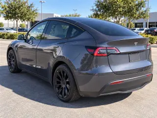 Tesla Model Y 2023 AWD Long Range Crossover de 4 puertas