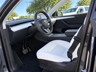 Tesla Model Y 2023 AWD Long Range Crossover de 4 puertas