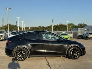 Tesla Model Y 2023 Tracción Total Gran Autonomía 4 puertas Crossover