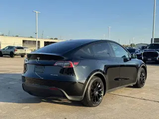Tesla Model Y 2023 Tracción Total Gran Autonomía 4 puertas Crossover