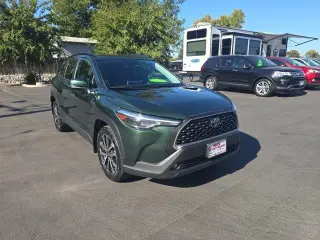 Toyota Corolla Cross 2023 con tracción en las cuatro ruedas (AWD) XLE, 4 puertas, crossover