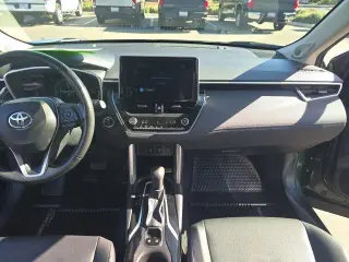 Toyota Corolla Cross 2023 con tracción en las cuatro ruedas (AWD) XLE, 4 puertas, crossover