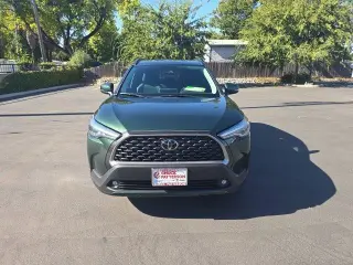 Toyota Corolla Cross 2023 con tracción en las cuatro ruedas (AWD) XLE, 4 puertas, crossover