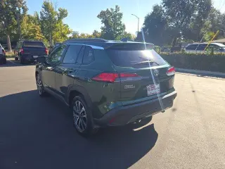 Toyota Corolla Cross 2023 con tracción en las cuatro ruedas (AWD) XLE, 4 puertas, crossover