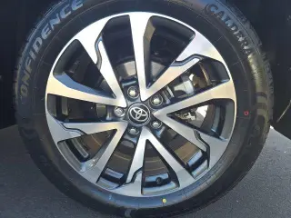 Toyota Corolla Cross 2023 con tracción en las cuatro ruedas (AWD) XLE, 4 puertas, crossover