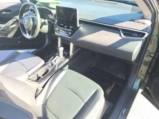 Toyota Corolla Cross 2023 con tracción en las cuatro ruedas (AWD) XLE, 4 puertas, crossover