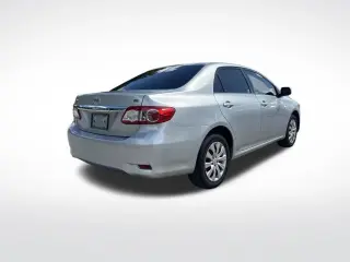 Toyota Corolla 2013 LE 4p Sedan 4A