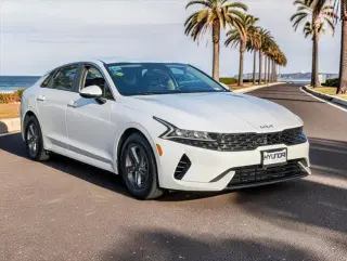 Kia K5 2022 LX sedán de 4 puertas