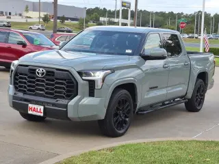 Toyota Tundra 2022 4x4 SR5 4dr CrewMax Cab Pickup SB