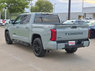 Toyota Tundra 2022 4x4 SR5 4dr CrewMax Cab Pickup SB