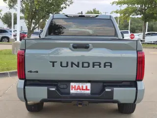 Toyota Tundra 2022 4x4 SR5 4dr CrewMax Cab Pickup SB
