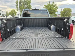 Toyota Tundra 2022 4x4 SR5 4dr CrewMax Cab Pickup SB
