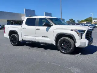 Toyota Tundra 2024 4x4 SR5 4dr CrewMax Cab Pickup SB