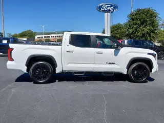 Toyota Tundra 2024 4x4 SR5 4dr CrewMax Cab Pickup SB