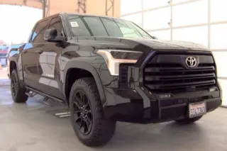 Toyota Tundra 2023 4x4 SR5 4dr CrewMax Cab Pickup SB