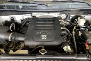 Toyota Tundra 2014 4x2 SR5 4dr CrewMax Cab Pickup SB (5.7L V8)