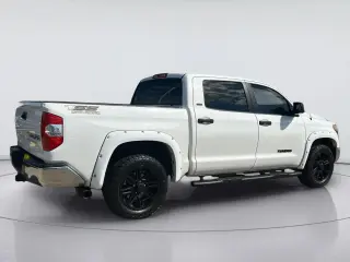 Toyota Tundra 2018 4x2 SR5 4dr CrewMax Cab Pickup SB (4.6L V8)