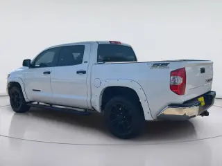 Toyota Tundra 2018 4x2 SR5 4dr CrewMax Cab Pickup SB (4.6L V8)