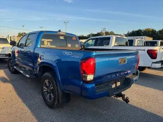 Toyota Tacoma 2017 4x4 TRD Sport 4 puertas Cabina doble 6.1 pies LB