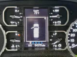 Toyota Tundra 2018 4x4 SR5 4dr CrewMax Cab Pickup SB (5.7L V8)