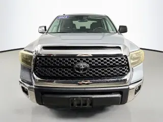 Toyota Tundra 2018 4x4 SR5 4dr CrewMax Cab Pickup SB (5.7L V8)