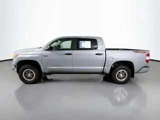 Toyota Tundra 2018 4x4 SR5 4dr CrewMax Cab Pickup SB (5.7L V8)