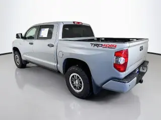 Toyota Tundra 2018 4x4 SR5 4dr CrewMax Cab Pickup SB (5.7L V8)