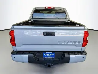 Toyota Tundra 2018 4x4 SR5 4dr CrewMax Cab Pickup SB (5.7L V8)