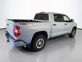 Toyota Tundra 2018 4x4 SR5 4dr CrewMax Cab Pickup SB (5.7L V8)