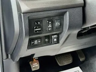 Toyota Tundra 2018 4x4 SR5 4dr CrewMax Cab Pickup SB (5.7L V8)