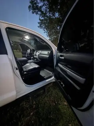 Toyota Tundra 2018 4x4 SR5 4dr CrewMax Cab Pickup SB (5.7L V8 FFV)