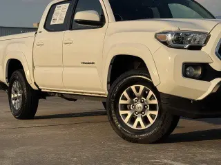 Toyota Tacoma 2017 4x2 TRD Off-Road 4p Doble Cabina Doble 5.0 ft SB
