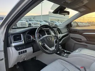 Toyota Highlander 2017 LE 4dr SUV (3.5L V6)