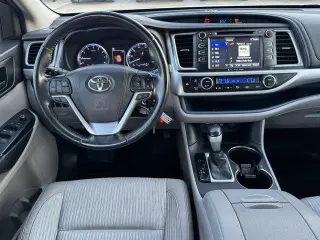 Toyota Highlander 2017 LE 4dr SUV (3.5L V6)
