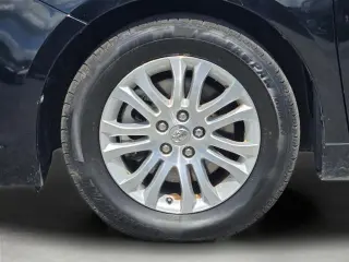 Toyota Sienna 2015 XLE para 7 pasajeros con asiento de acceso automático 4p Minivan