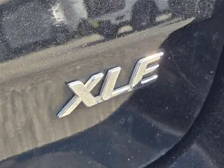 Toyota Sienna 2015 XLE para 7 pasajeros con asiento de acceso automático 4p Minivan
