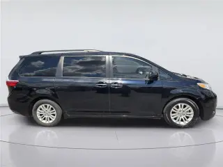Toyota Sienna 2015 XLE para 7 pasajeros con asiento de acceso automático 4p Minivan