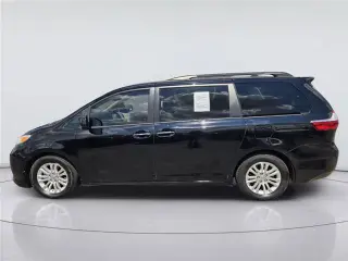 Toyota Sienna 2015 XLE para 7 pasajeros con asiento de acceso automático 4p Minivan