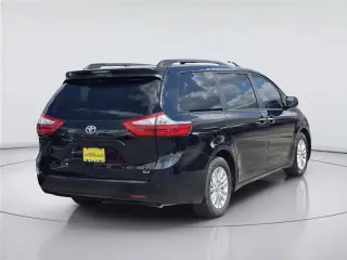Toyota Sienna 2015 XLE para 7 pasajeros con asiento de acceso automático 4p Minivan