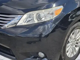 Toyota Sienna 2015 XLE para 7 pasajeros con asiento de acceso automático 4p Minivan