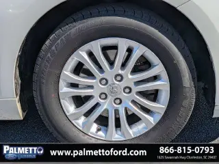 Toyota Sienna 2016 XLE 7-Pasajeros Asiento Automático de Acceso Mini-Van 4p