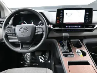 Toyota Sienna 2024 AWD LE 8-Pasajeros 4dr Mini-Van