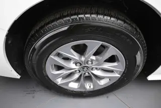 Toyota Sienna 2025 LE 8-Pasajeros 4p Mini-Van